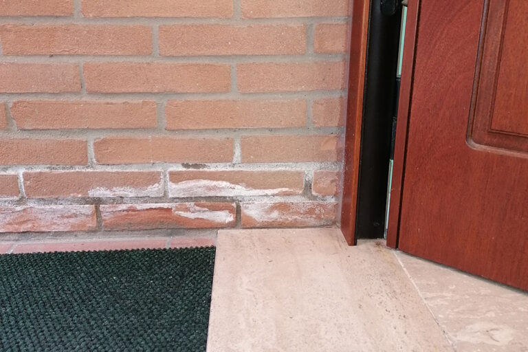 Come eliminare il salnitro dai muri? (2025)